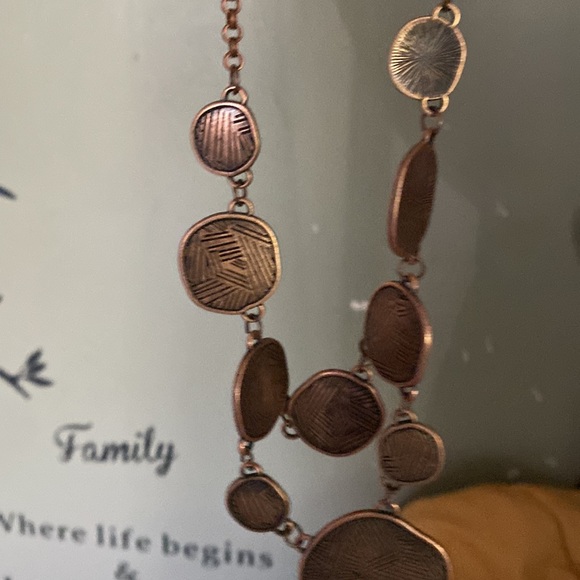 Assorted necklaces - Picture 4 of 8